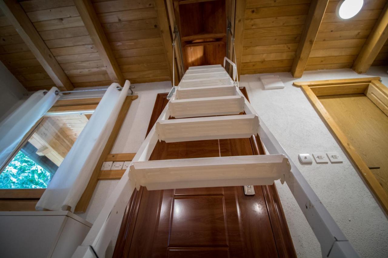 מוסטר Cabin House Hidden Nest מראה חיצוני תמונה