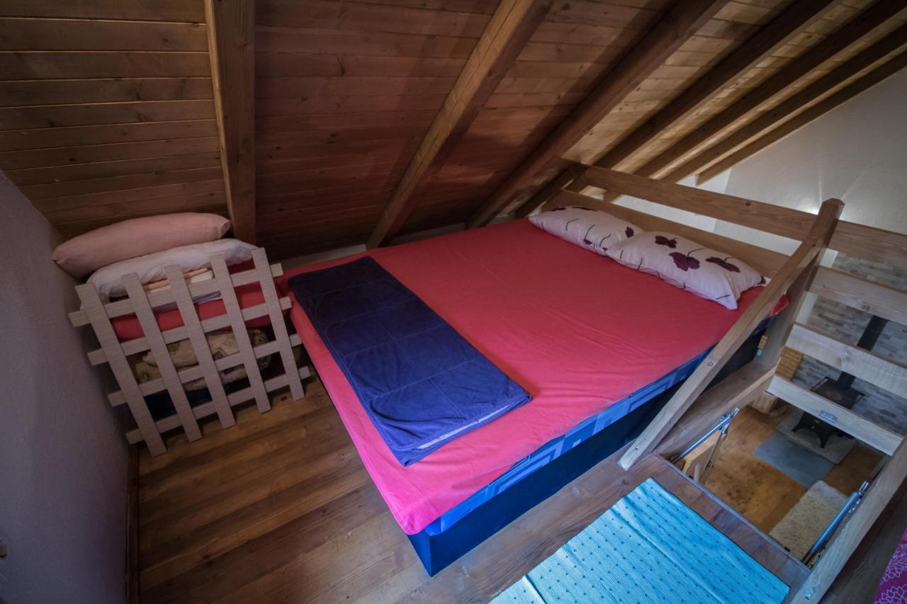 מוסטר Cabin House Hidden Nest מראה חיצוני תמונה